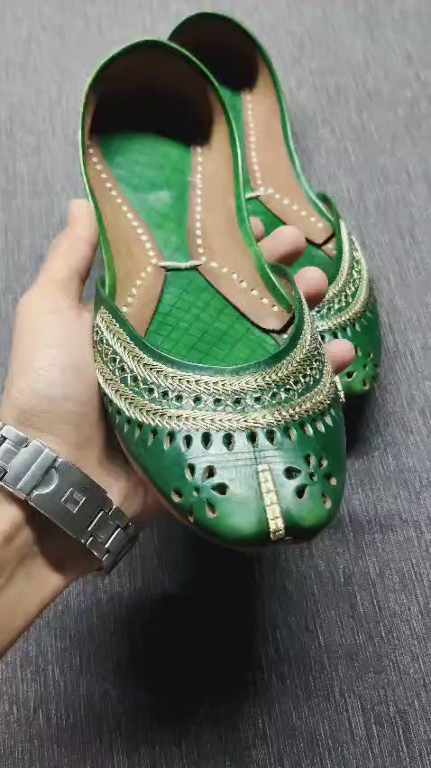 Handmade Green Leather Khussa for Women | Traditional Pakistani Jutti | Ethnic Flat Shoes | Vintage Style Footwear